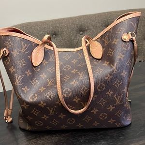 Louis Vuitton MM iconic handbag